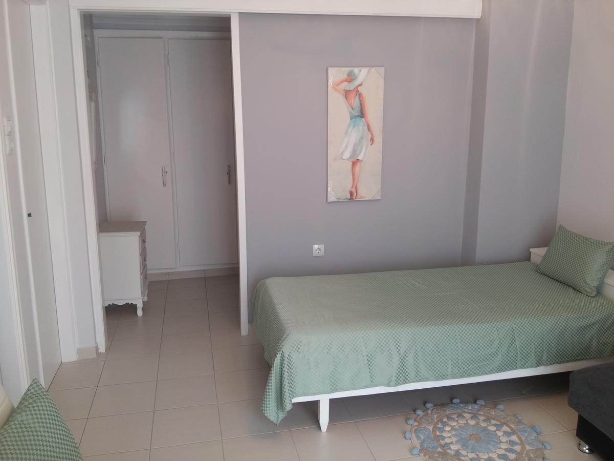 Sea View Apartments Near Athens Airport 02 アルテミダ エクステリア 写真
